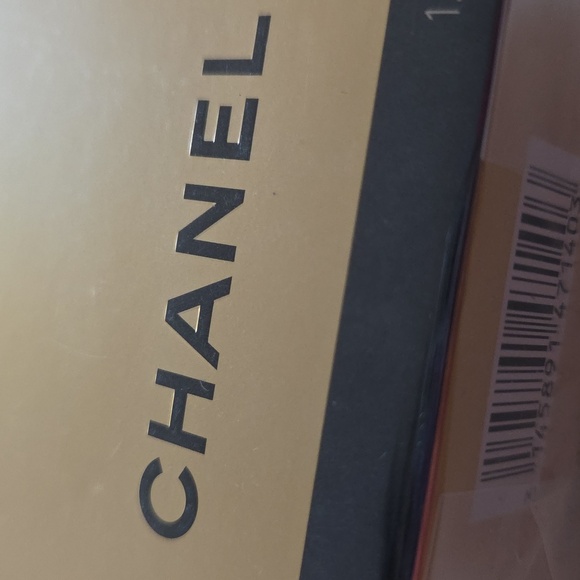 NEW ~ CHANEL SUBLIMAGE L' ESSENCE DE TEINT Serum Foundation ~ B20 - SEALED - Picture 11 of 11